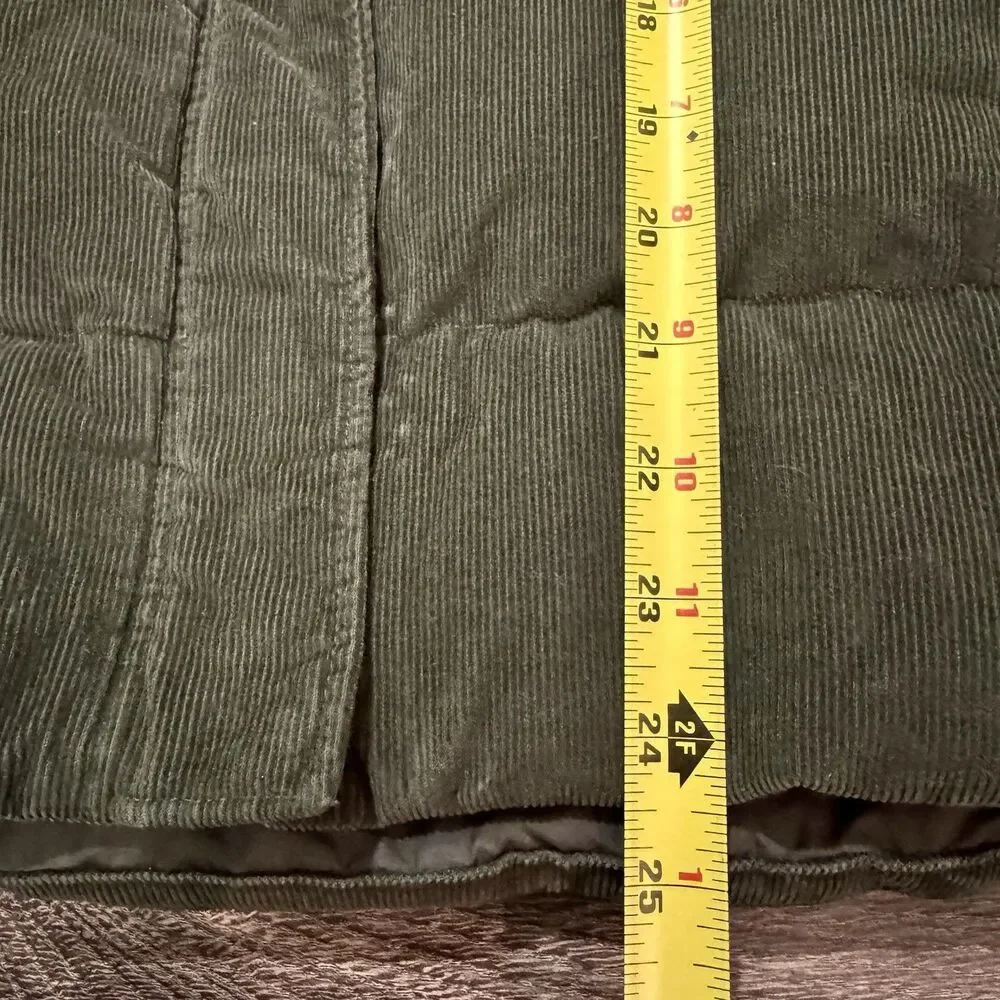 The North Face Kids Puffer Jacket in Green with Fur Hood - Picture 9 of 15